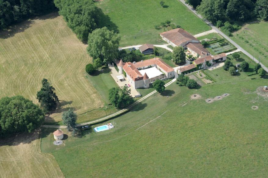 Chateau De Lerse Bed & Breakfast Perignac  Exterior photo
